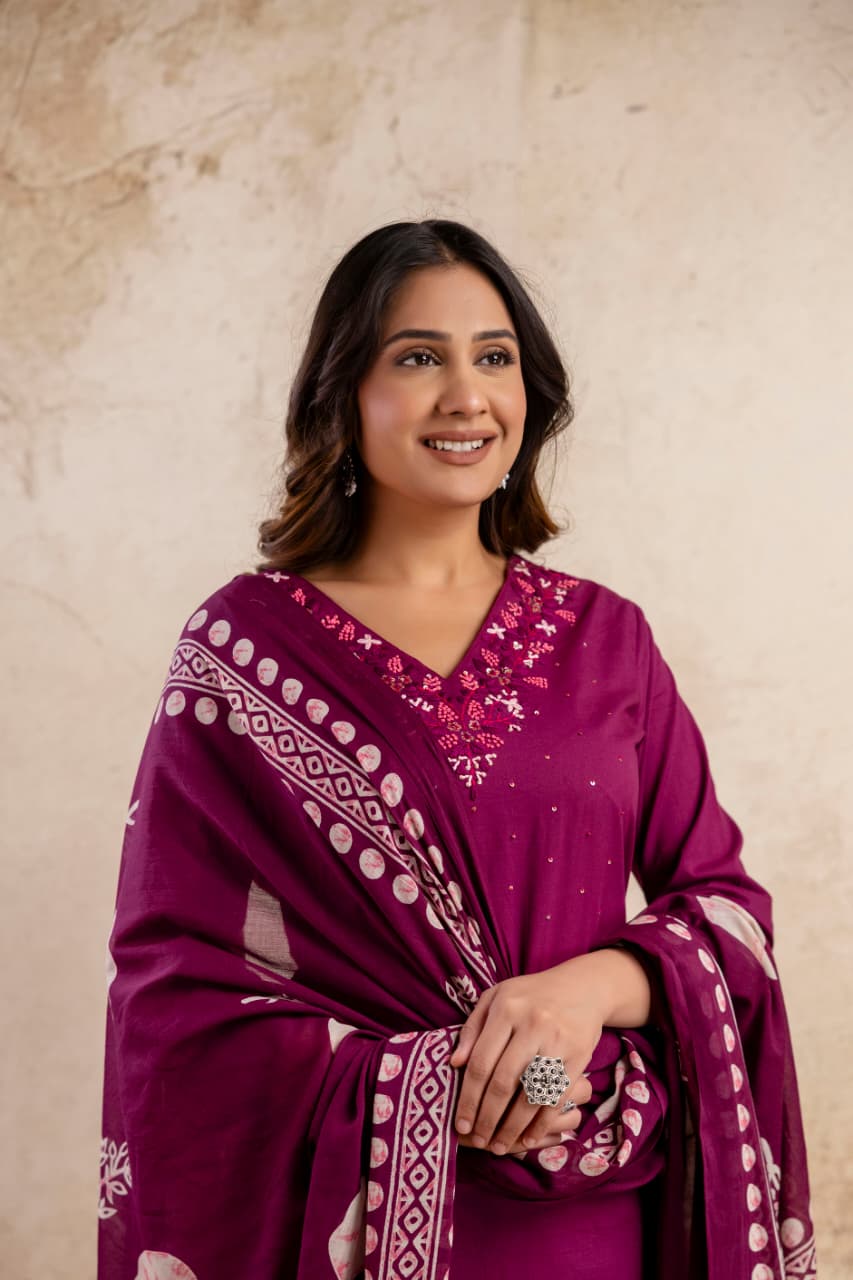 Wine V-Neck Kurti Set with Printed Cotton Dupatta